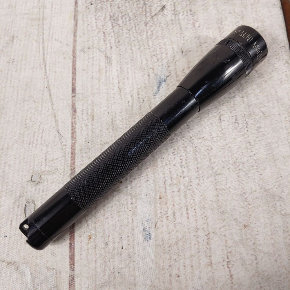 Mini - MagLite LED Flash Light - Small Mini Pocket Mag Light - TESTED WORKING